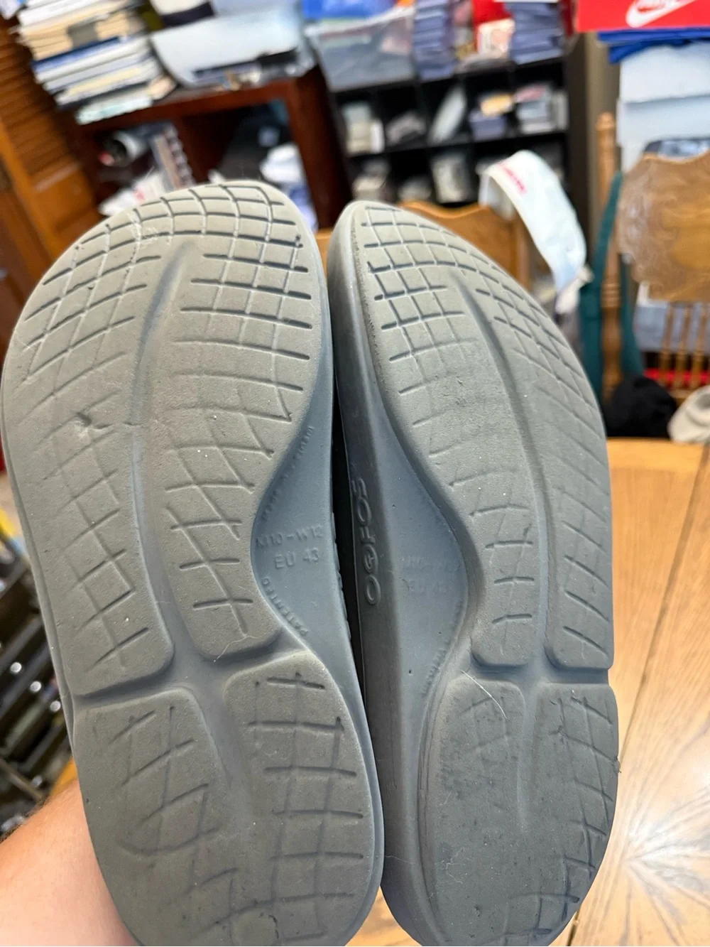 OOFOS cushioned slide